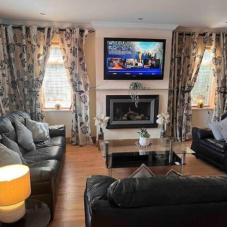 Luxury Home In Dublin Wifi Tv B&B Close To City Centre Lucan Extérieur photo