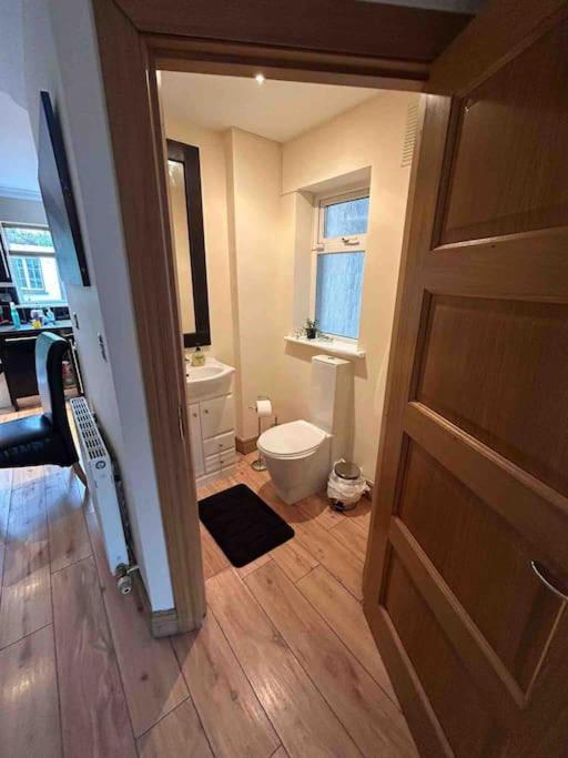 Luxury Home In Dublin Wifi Tv B&B Close To City Centre Lucan Extérieur photo