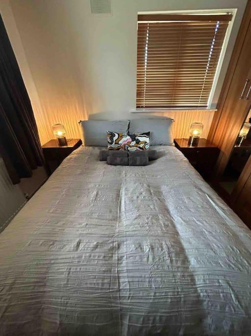 Luxury Home In Dublin Wifi Tv B&B Close To City Centre Lucan Extérieur photo