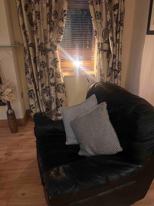 Luxury Home In Dublin Wifi Tv B&B Close To City Centre Lucan Extérieur photo