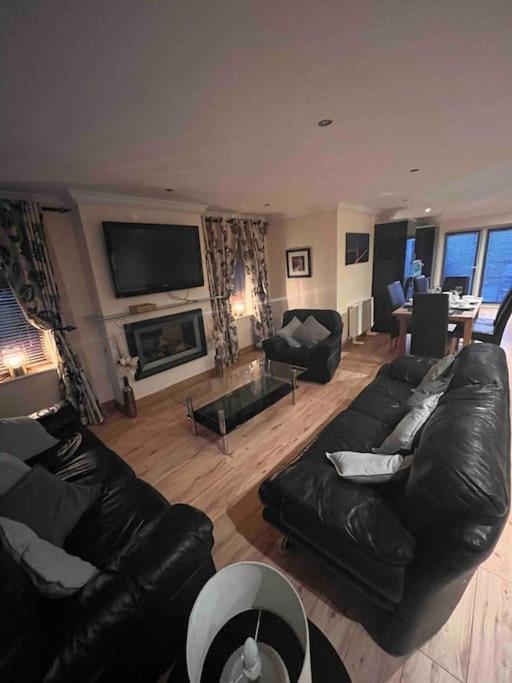 Luxury Home In Dublin Wifi Tv B&B Close To City Centre Lucan Extérieur photo