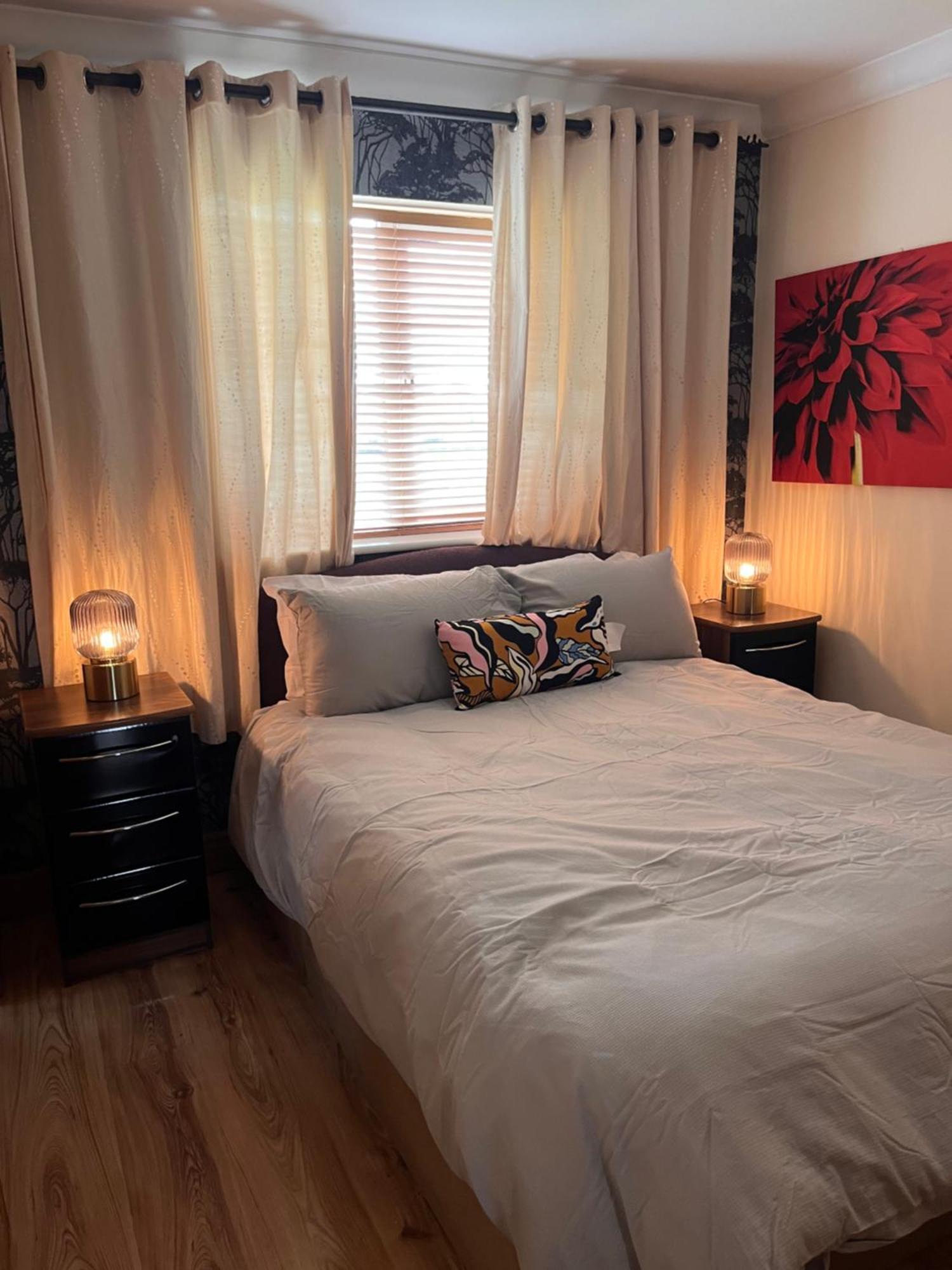 Luxury Home In Dublin Wifi Tv B&B Close To City Centre Lucan Extérieur photo