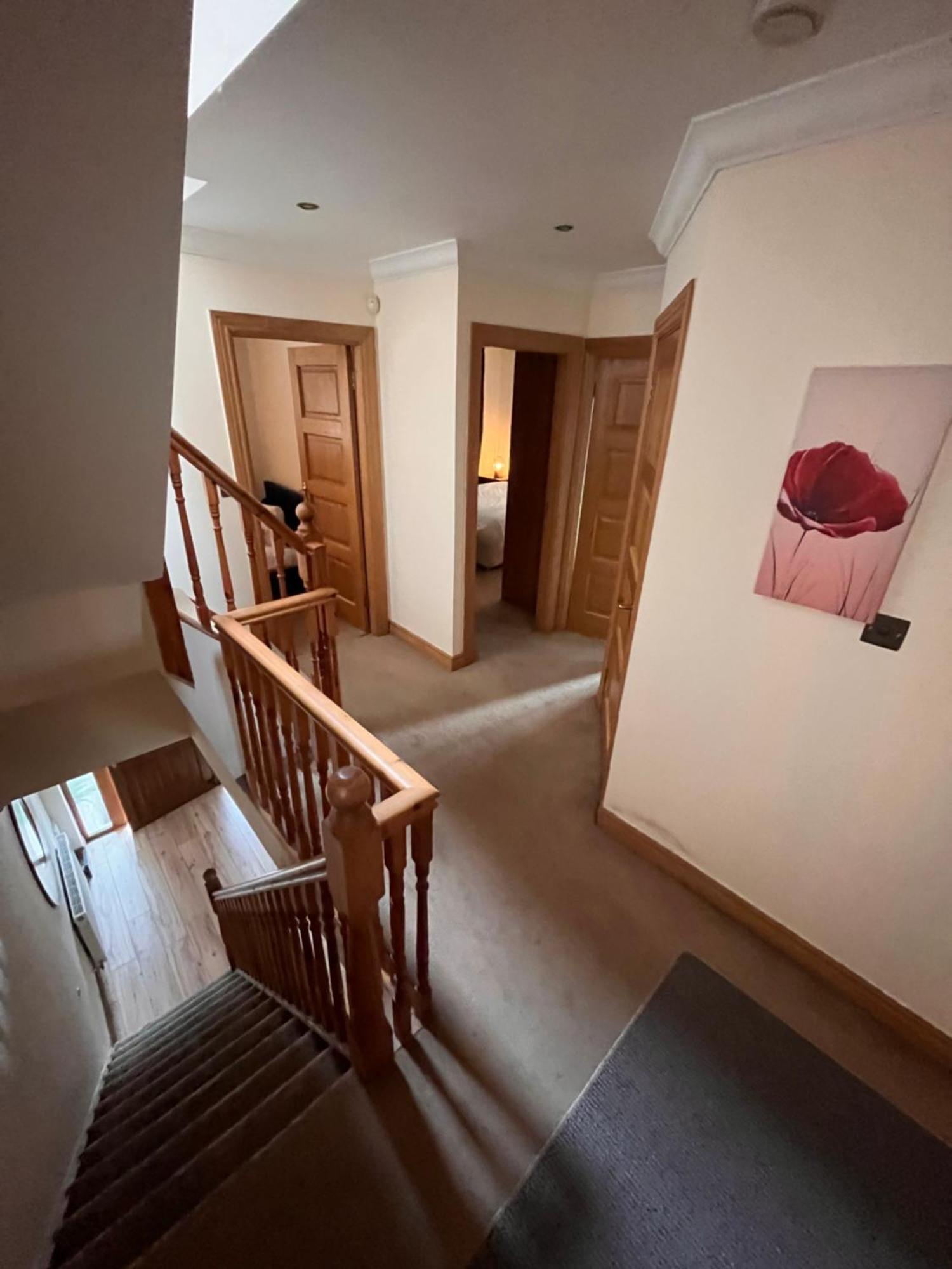 Luxury Home In Dublin Wifi Tv B&B Close To City Centre Lucan Extérieur photo